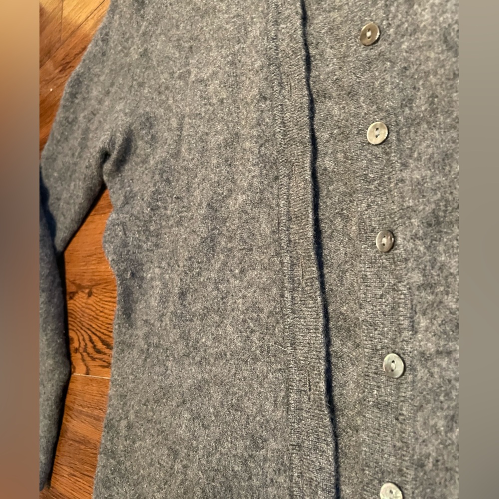 Valerie Steven’s Soft Grey 100% Cashmere Button-Up Cardigan - Picture 4 of 6